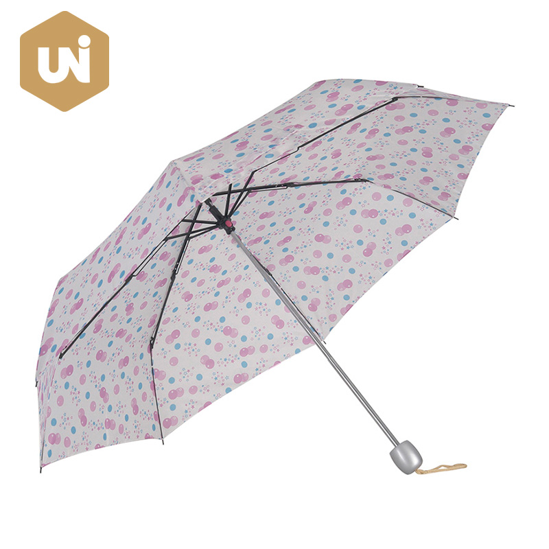 What does it mean when a man gives a girl an umbrella?