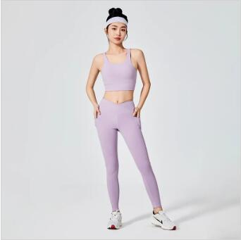 The Perfect Blend of Comfort and Style: Understanding the Lilac Plain Dyeing Sports Bra