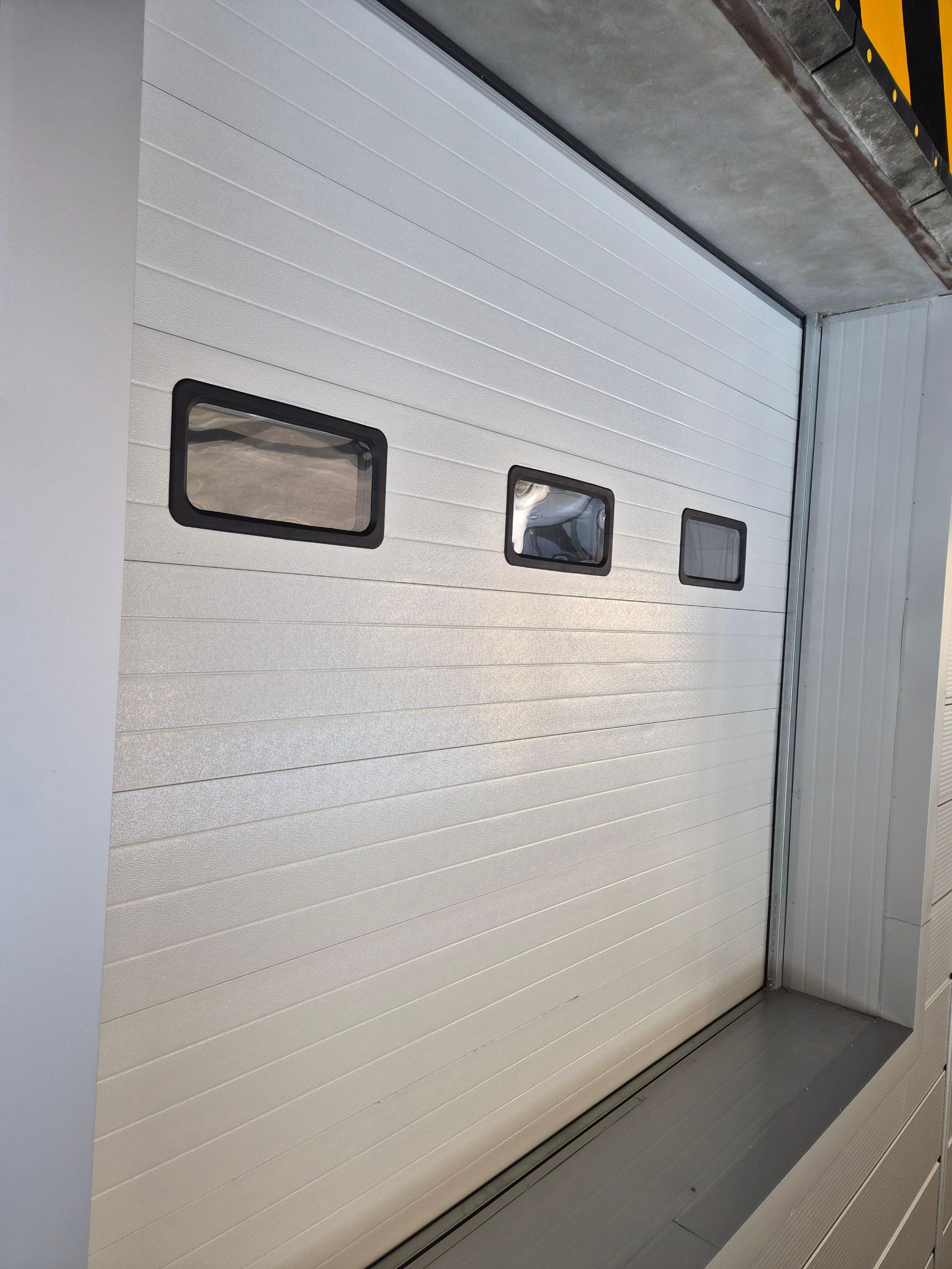 Industrial Sectional Door Manufacturer Insights for Efficient Facility Design