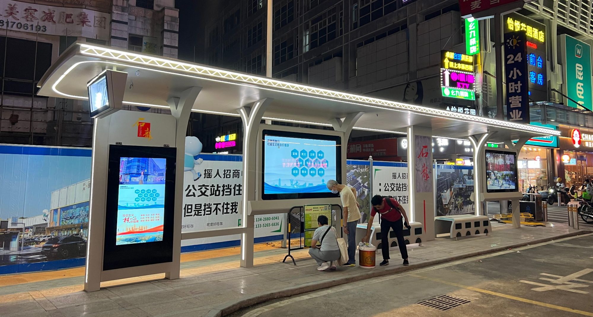 Top 10 Digital Bus Shelters Elevating the Commuter Experience